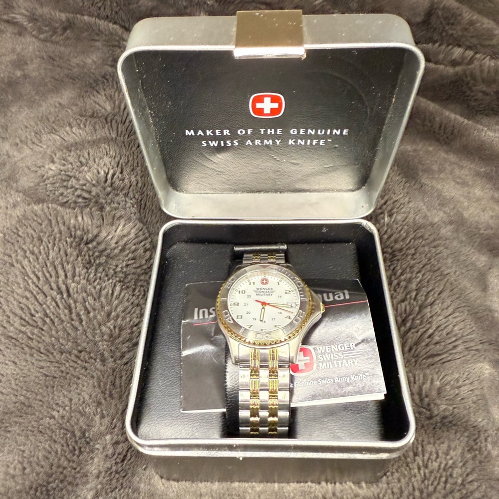 Wenger Swiss Military Men’s watch NEW in box two tone gold and silver